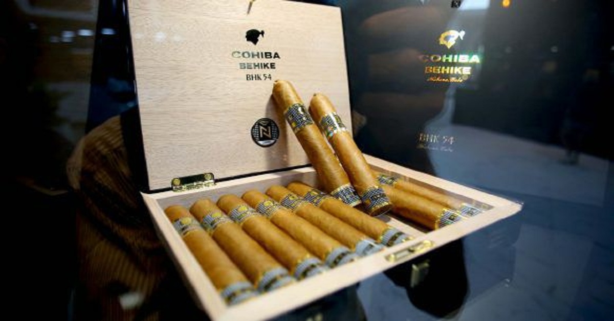 En la foto una caja de habanos Chíba abierta