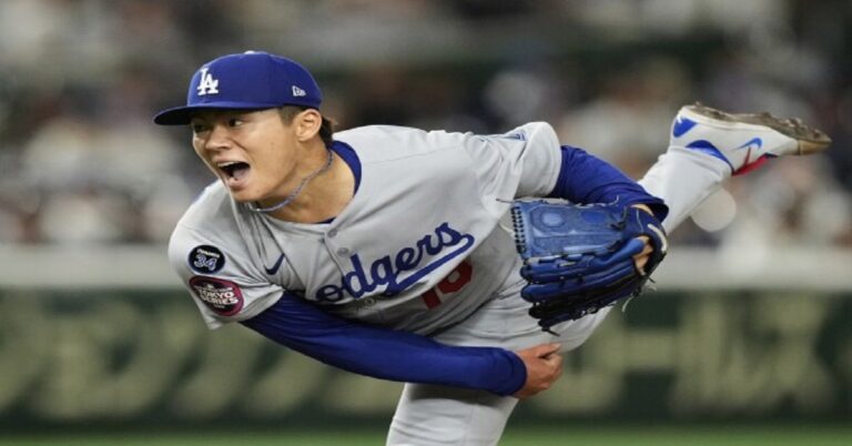 En la foto se observa al lanzador japones de los Dodgers Yamamoto