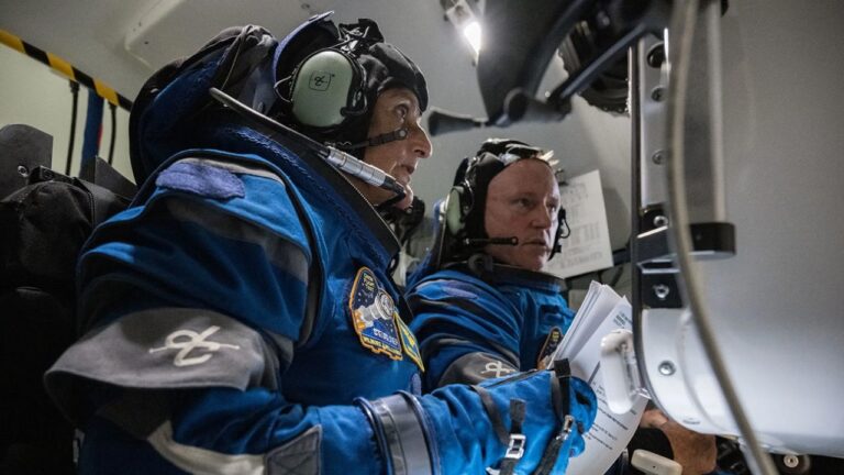 En la foto se ven los astronautas Butch Wilmore y Suni William en la EEI