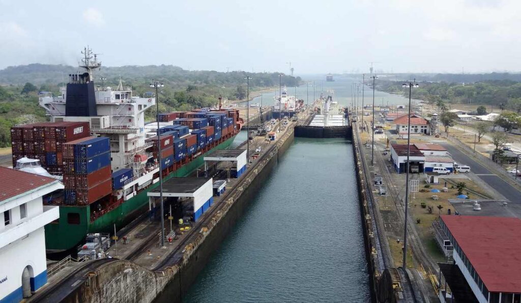 CHINA NIEGA EL CONTROL DEL CANAL DE PANAMÁ Y EVITA COMENTAR LA VENTA DE PUERTOS EN LA ZONA