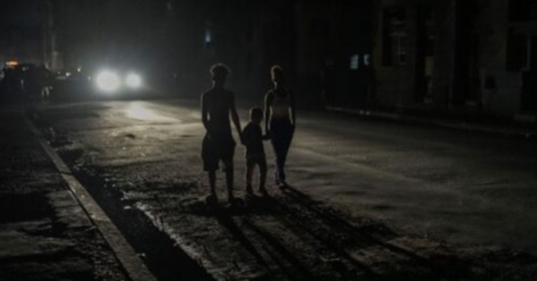 Cuba sigue apagada por la crisis