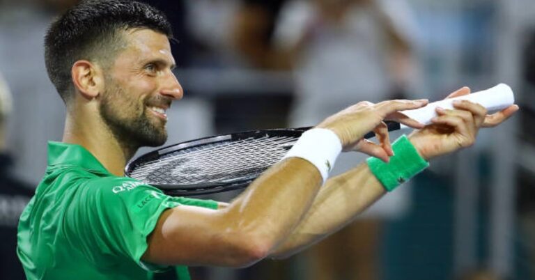 En la foto, Novak Jkovic disfruta su pase a cuartos en el Miami Open