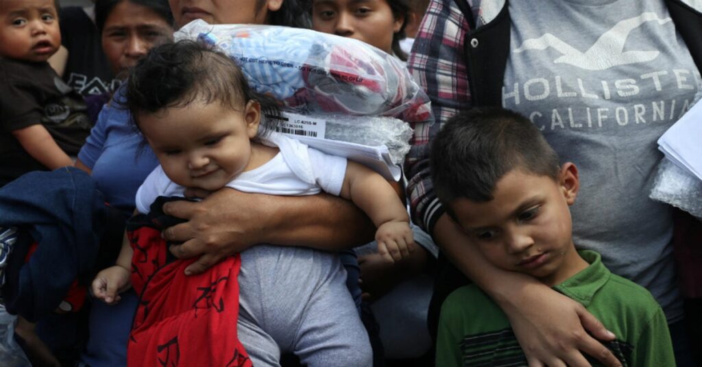 DEMÓCRATAS PIDEN A TRUMP DAR MARCHA ATRÁS A DETENCIÓN DE FAMILIAS MIGRANTES