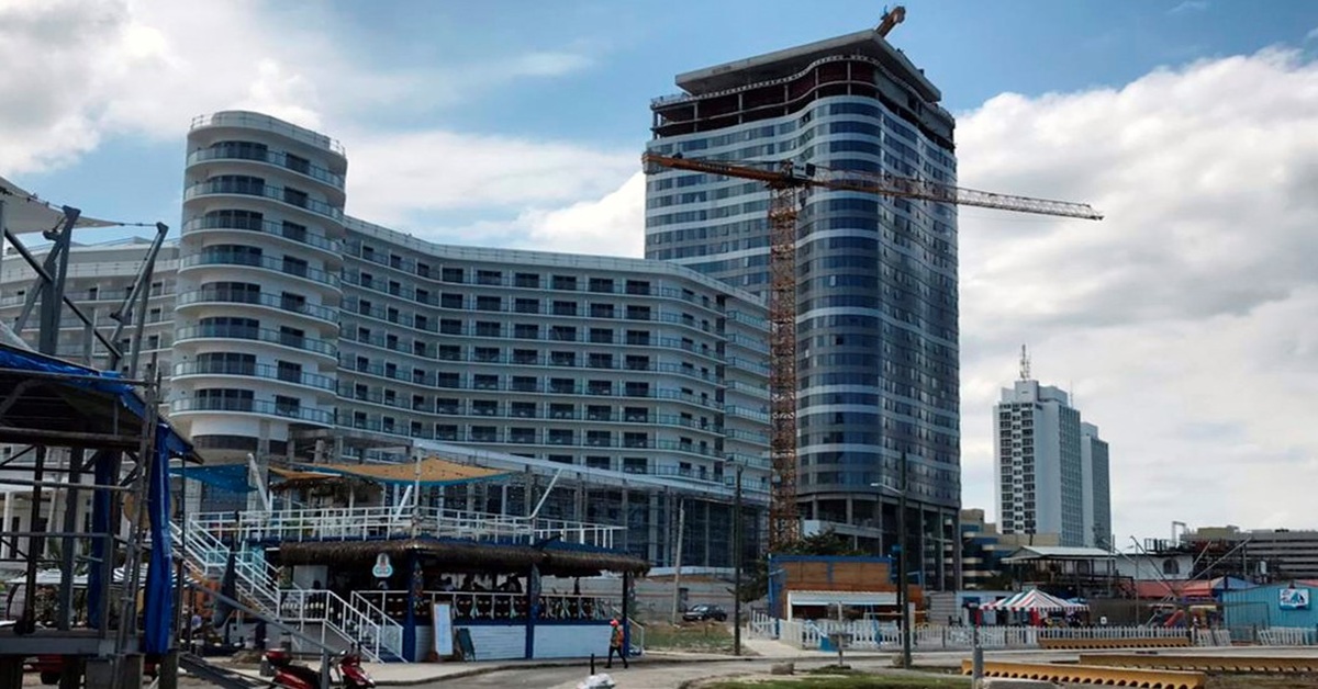 En la imagen un nuevo hotel en Cuba
