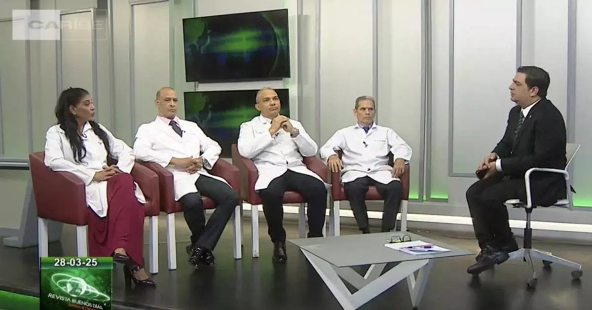 En la foto, el vocero del castrismo Humberto López y médicos vinculados al caso Damir