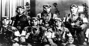En la foto, pilotos kamikazes japoneses durante la II Guerra Mundial