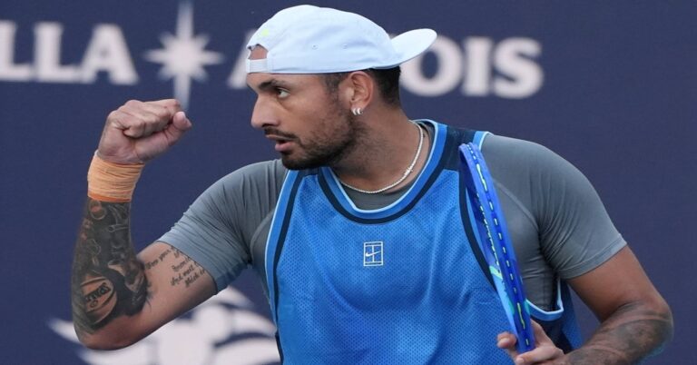 En la foto se ve al tenista australiano Nick Kyrgios festejando un punto