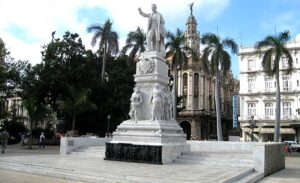 Estatua de José Martí en el Parque Central de La habana