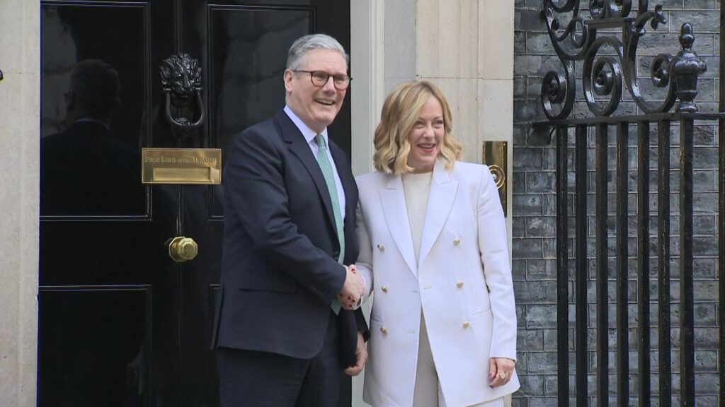 MELONI LLAMA EN LONDRES A EVITAR EL RIESGO DE QUE OCCIDENTE SE DIVIDA DE ITALIA