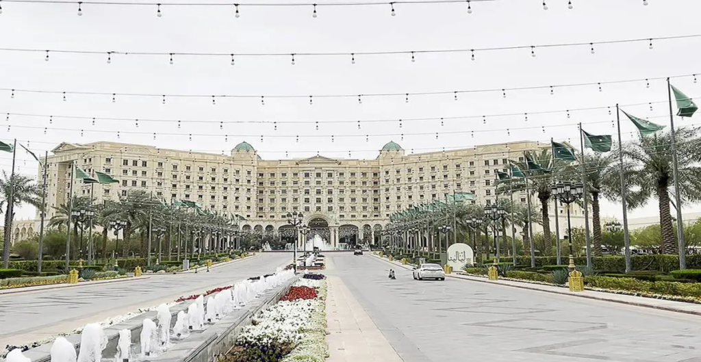 En la foto el Hotel Ritz Carlton de Riad, sede de las conversaciones entre Rusia y EEUU sobre Ucrania