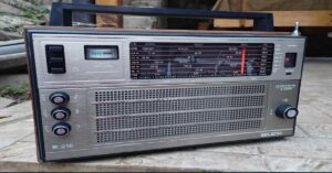 En la foto, un radio Selena, soviético