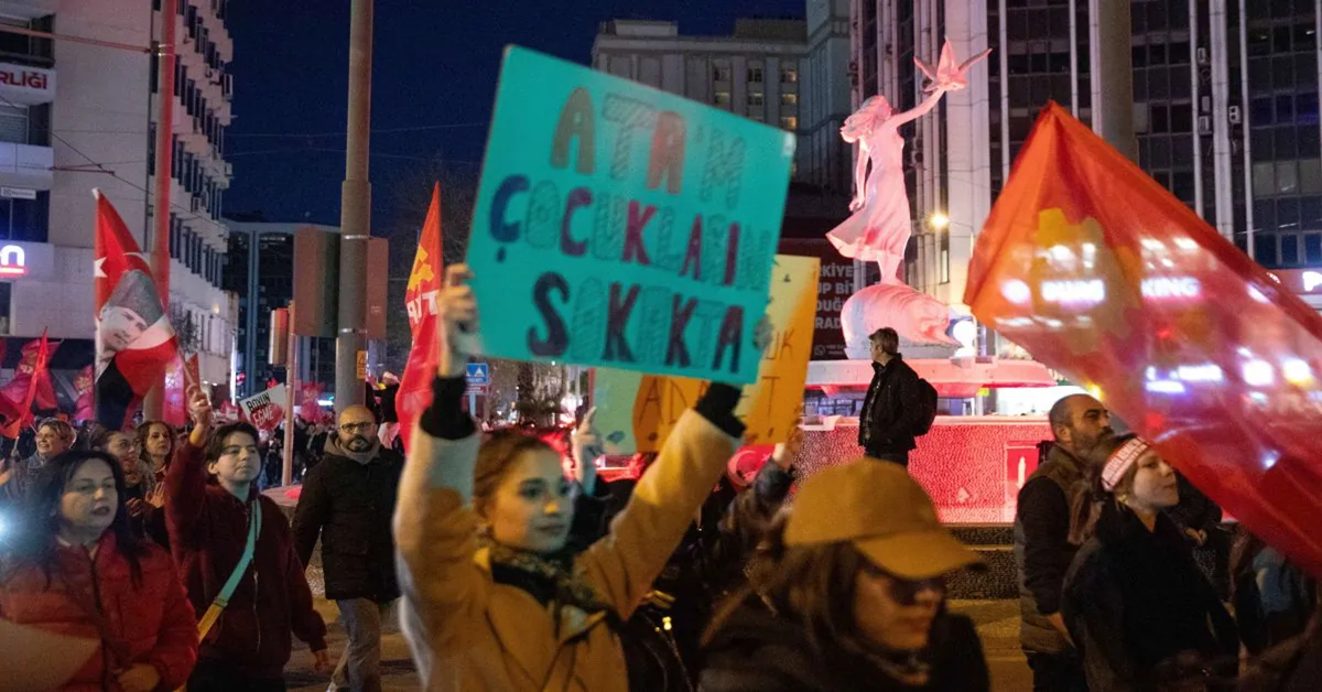 En la foto, momentos de las protestas contra Erdogan en Turquía