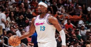 En la foto, jugador del Heat de Miami al ataque