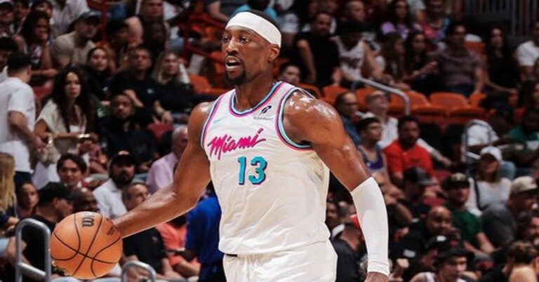 En la foto, jugador del Heat de Miami al ataque