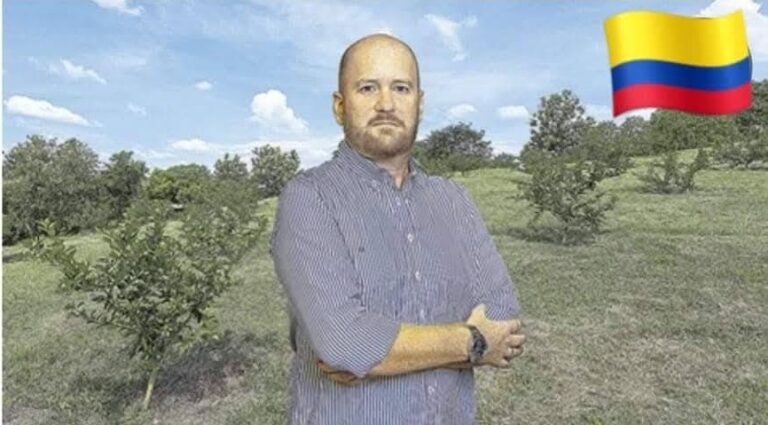 En la foto, el ingeniero colombiano Santiago Córdoba, productor de limones Tahiti