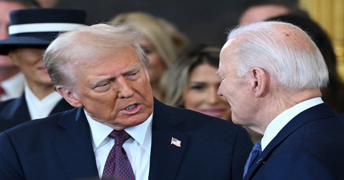 En la foto, el presidente de EEUU, Donald Trump, y el expresidente Joe Biden