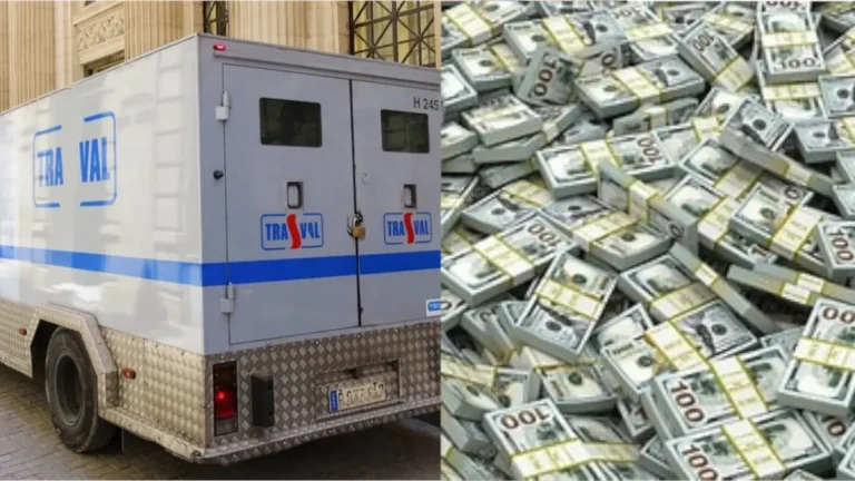 En la foto, un vehículo cubano de recoger moneda y upaquetes de dólares