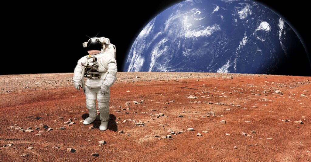 En al foto un montaje de marte y la tierra