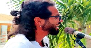 En la foto, el trovador Liván Leyva Lanchazo