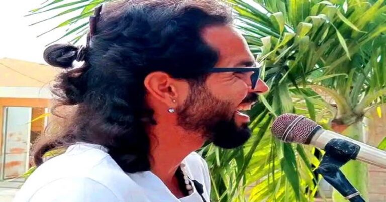 En la foto, el trovador Liván Leyva Lanchazo