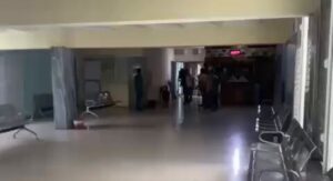 En la imagen, un caballo dentro del Hospital de Sagua La Grande