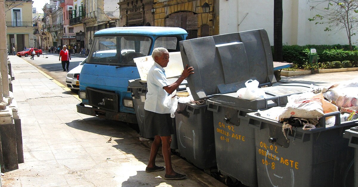 En la foto, persoans marginales en Cuba