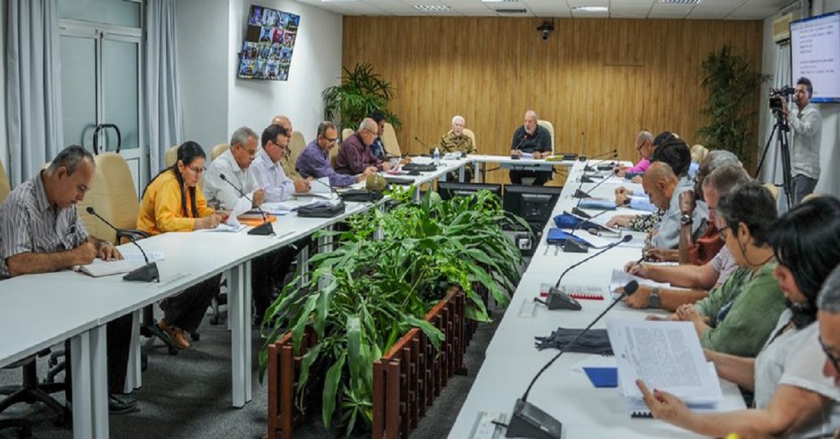 En al foto, Manuel Marrero reunido con los gobernadores de las provincias cubanas
