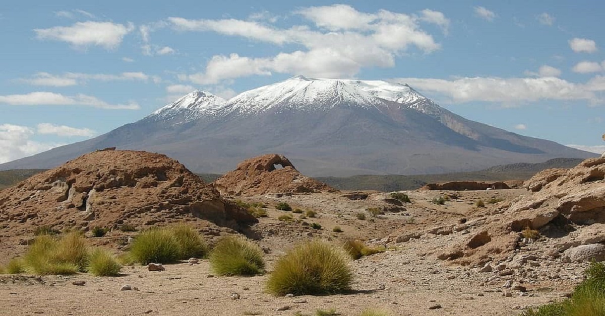 En la foto, el Uturuncu, el volcán zombie de Bolivia