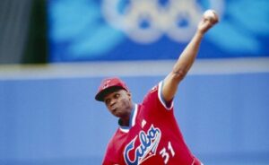 En la foto, el pitcher cubano retirado, Omar Ajete