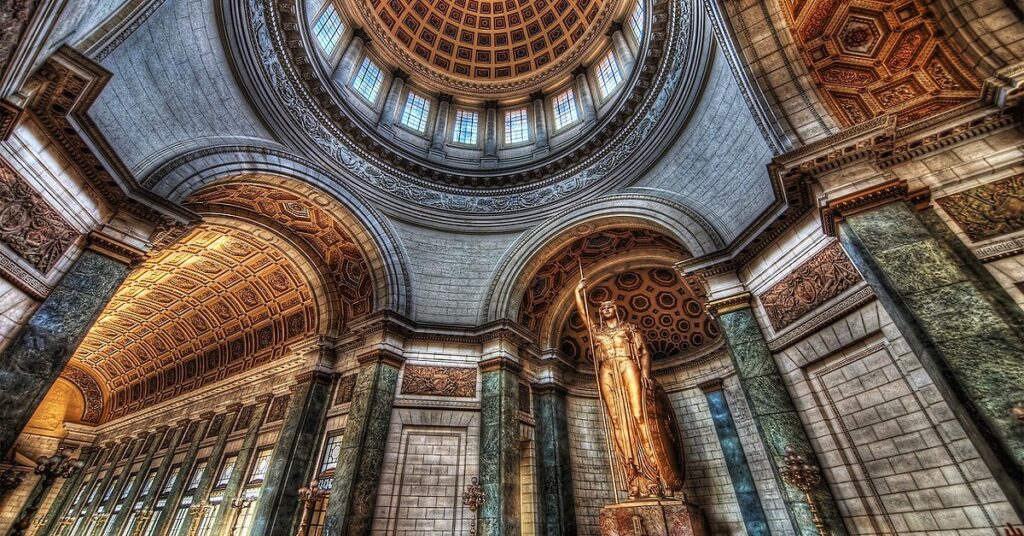 En la foto, el interior del Capitolio de Cuba, donde se ve la Estatua de la Tepública