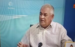 En la foto, el gobernador de la provincia de Holguín