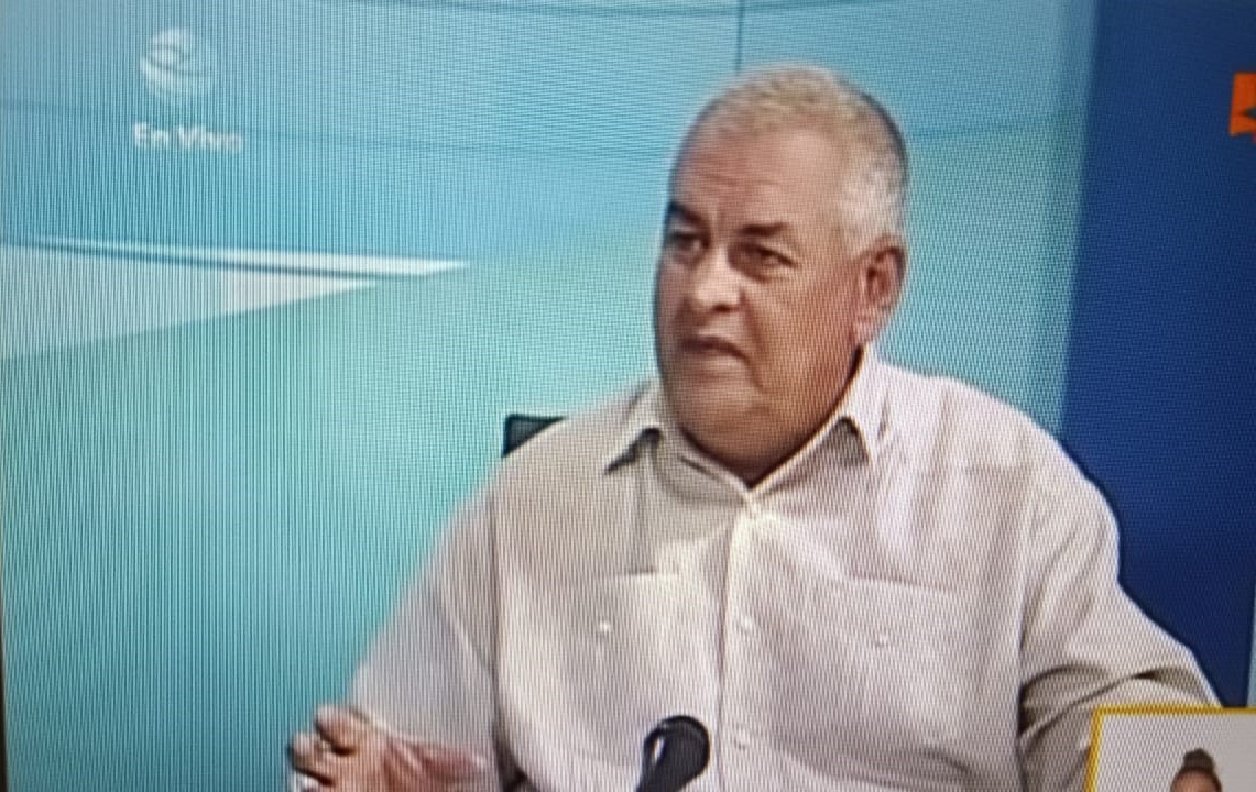 En la foto, el gobernador de la provincia de Holguín