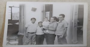 En la foto, la familia de Ulises Toirac: padres y dos hermanos