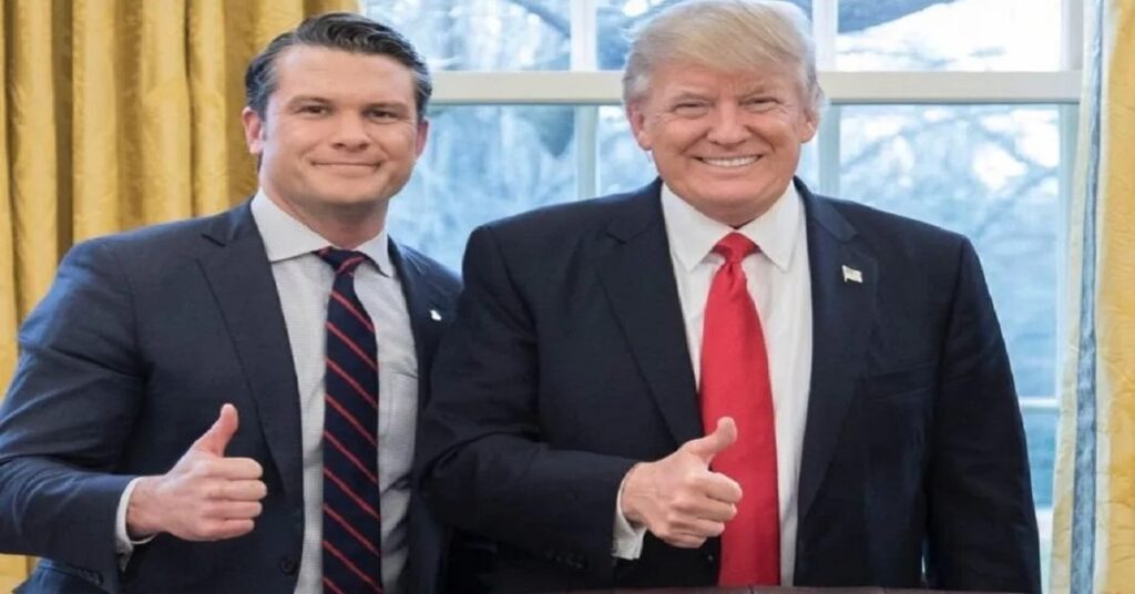 En la foto, el presidente Donald Trump y el secretario de Defensa, Pete Hegseth