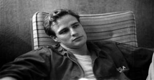En la foto, el autor estadounidense Marlon Brando, de joven