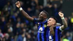 En la foto, Lautaro Martínez y Marcus Thuram