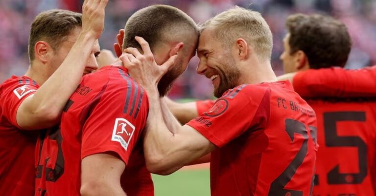 En la foto, el Bayern Múnich celebra un gol