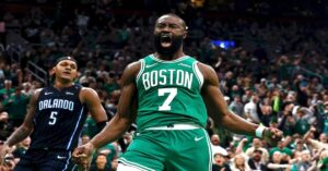 En la foto, la estrella de los Boston Celtics Jalen Brown