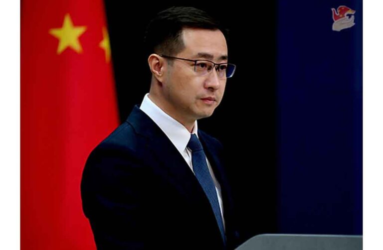 En la foto, el vocero de la Cancillería china, Lin Jian