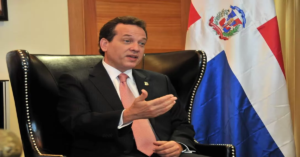 En la foto, ministro de Industria, Comercio y Mipymes, Víctor Bisonó