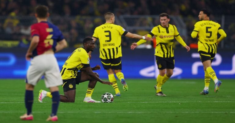 En la foto, una escena del partido entre el Borussia Dortmund y el Barcelona