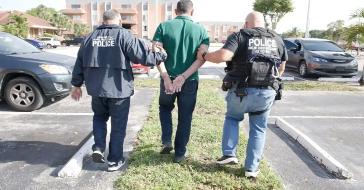 En la foto, la policía de Miami detiene a un represor cuano denunciado por la misma dictadura