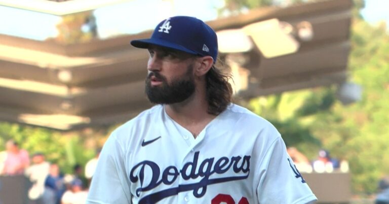 En la foto, el lanzador de Los Dodgers Tony Gonsolin