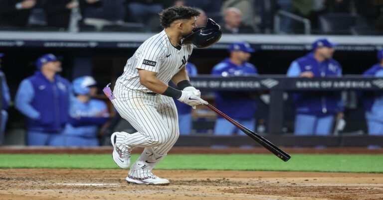 En la foto, Jason Domingues, cuando pega doblete para decidir ante Kansas City