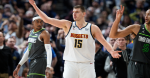 En la foto, Nikola Jokic, el baloncestista de los Nuggets de Denver