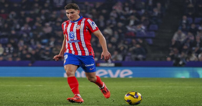 En la foto, el delantero del Atlético de Madrid Julián Álvarez