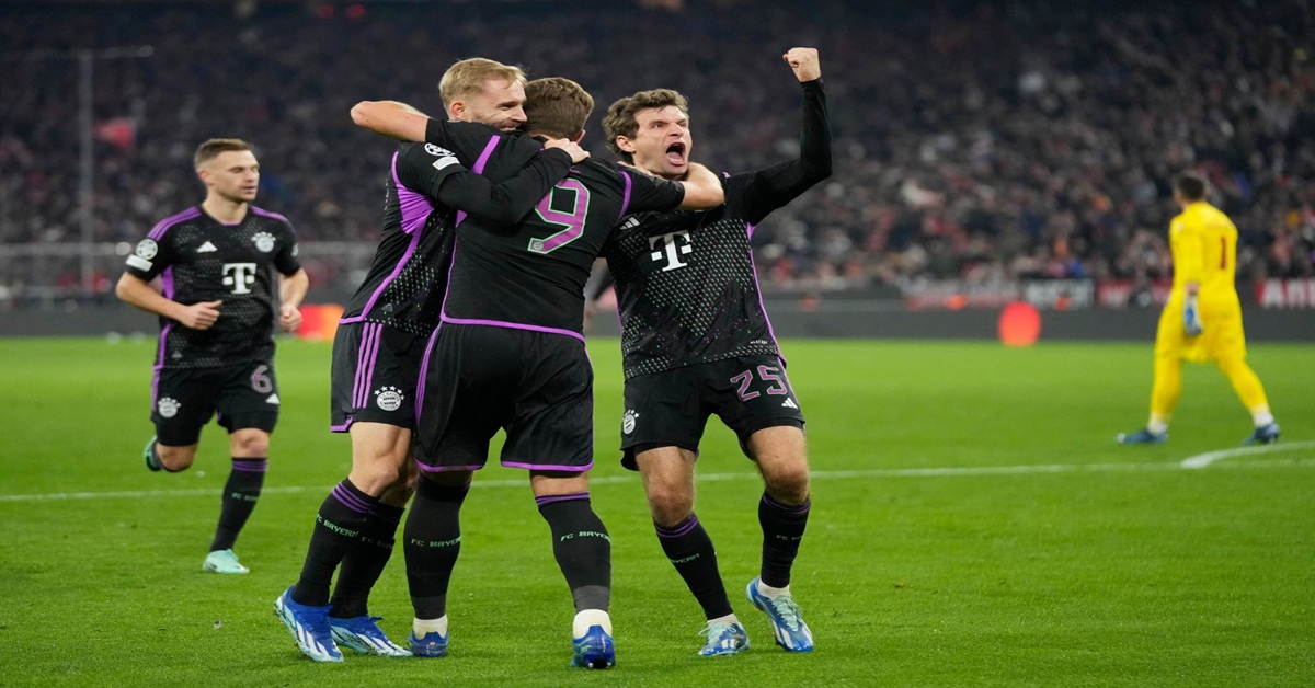 eN LA FOTO, EL bAYERN CELEBRA EL GOL DE hARRY kANE