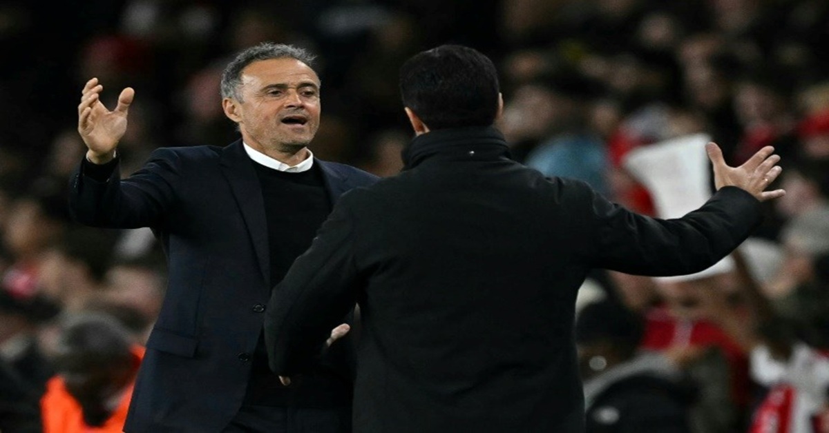 En la foto, Luis Enrique y Arteta se saludan