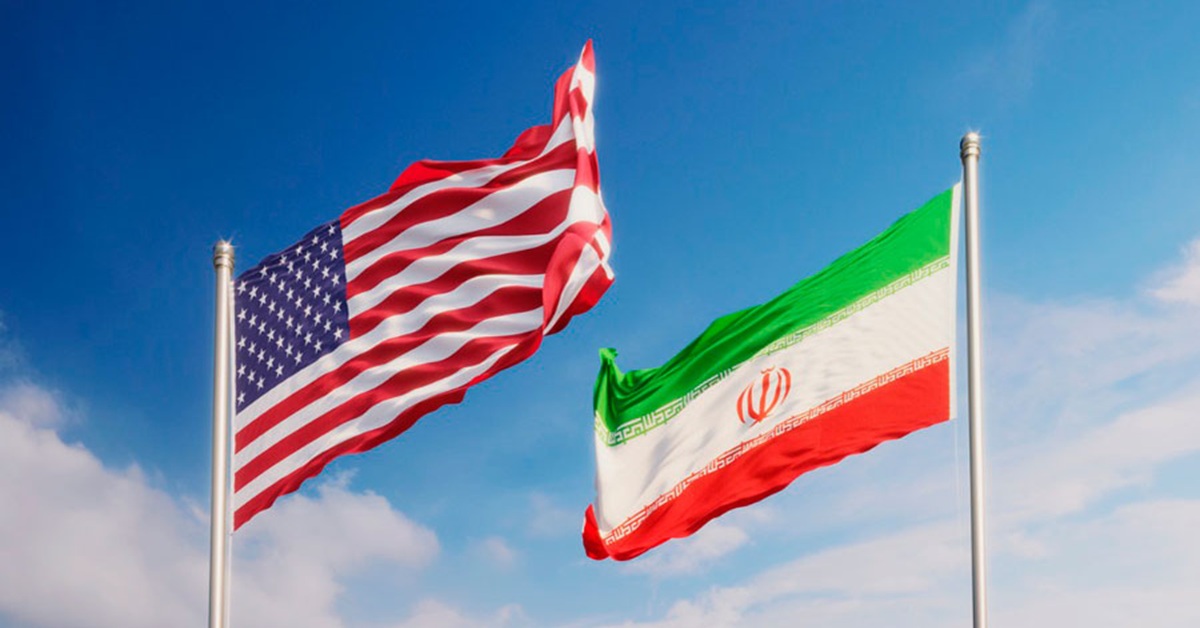 En la foto, las banderas de Estados Unidos e irán