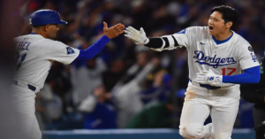 En la foto, el japonés Shohei Ohtani celebra un cuadrangular ante Bravos